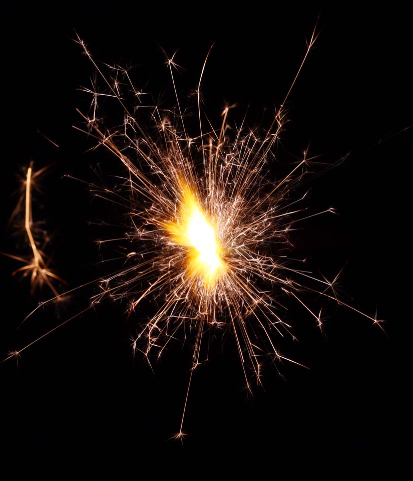 消える手持ち花火と飛び散るススキ花火の写真素材142886316- イメージマート