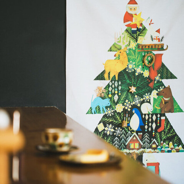 北欧の森を感じて」クリスマスツリーのタペストリー72×106cm- 北欧、暮らしの道具店