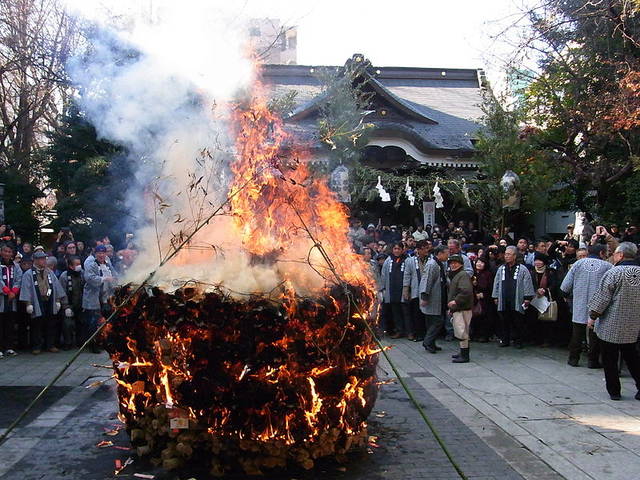 富津最大火柱 富津市「二間塚どんど焼き」が2月1日 土 開催！ 新春の伝統行事木更津のことなら、きさらづレポート きさレポ
