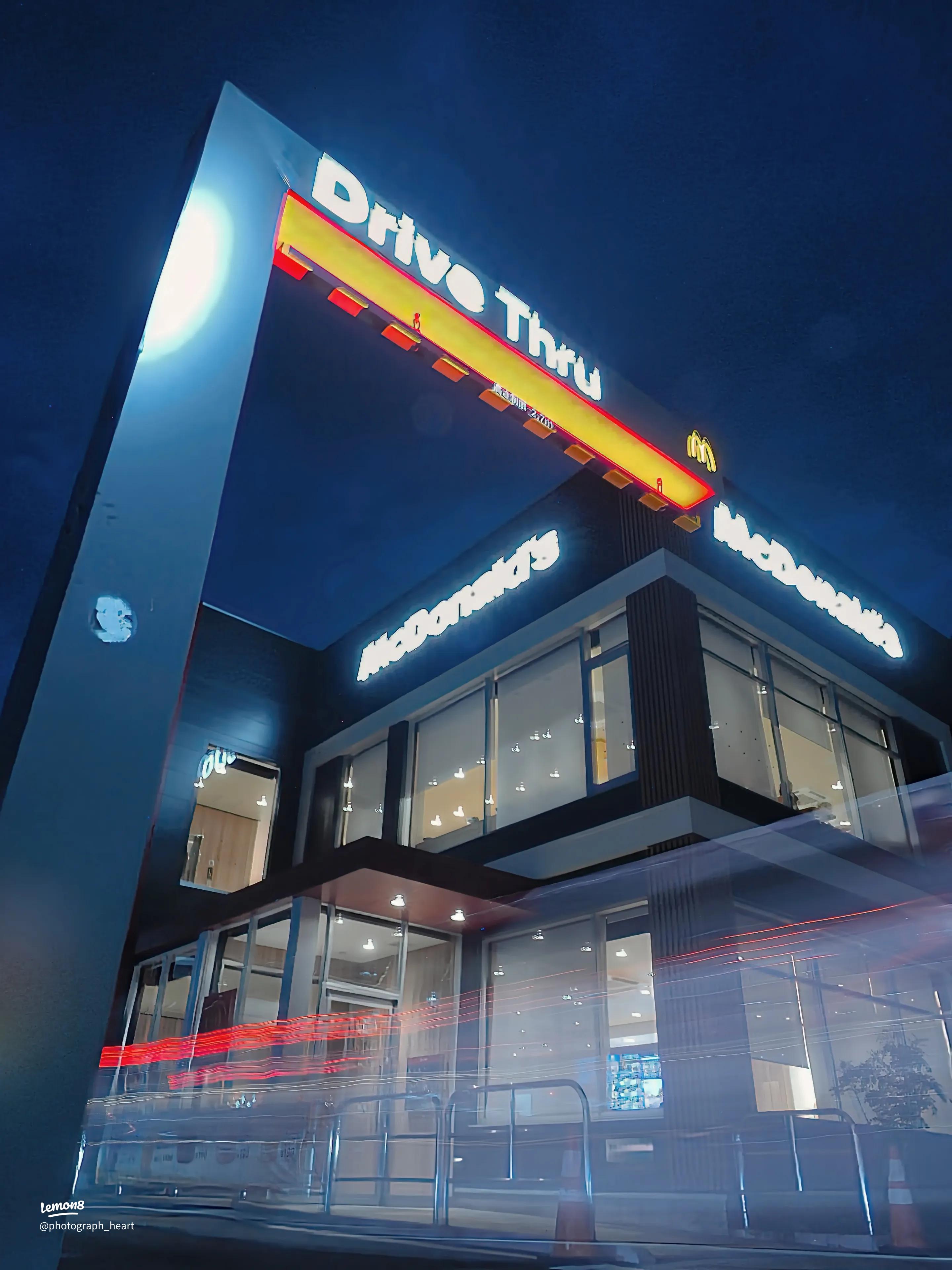 青いマックの日』 . 10月20日 日 は、マクドナルドのチャリティイベントです🍟 ハッピーセット1個につき、50円がドナルドマクドナルドハウスへ、寄付されます🍔. 病気と闘う子供たちへ、少しでも助けになるといいですね☺️ . また、700円以上の募金で、特別な