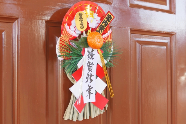 玄関にしめ飾りを飾って素敵な1年を迎えよう！気になるルールから種類まで解説