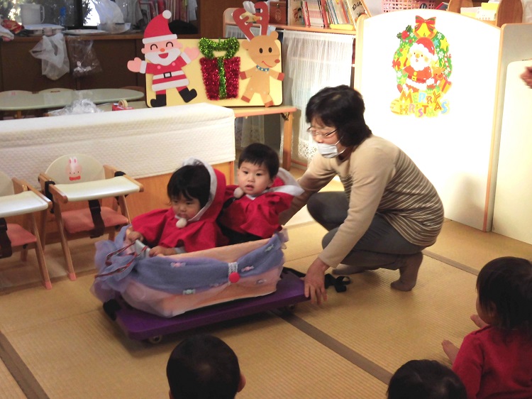 クリスマス会のねらいは？導入に使える絵本や出し物などのアイデア！保育をもっと好きになる
