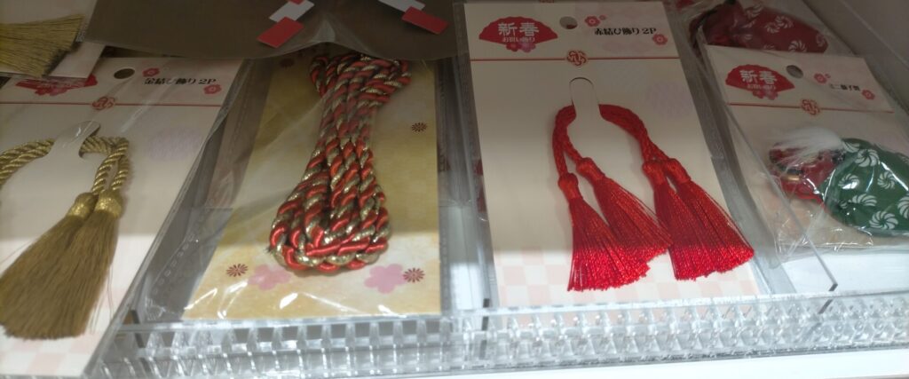 セリアのおすすめ正月飾り3選 鏡餅や門松・しめ縄もぜ〜んぶ110円だよ！イエモネ