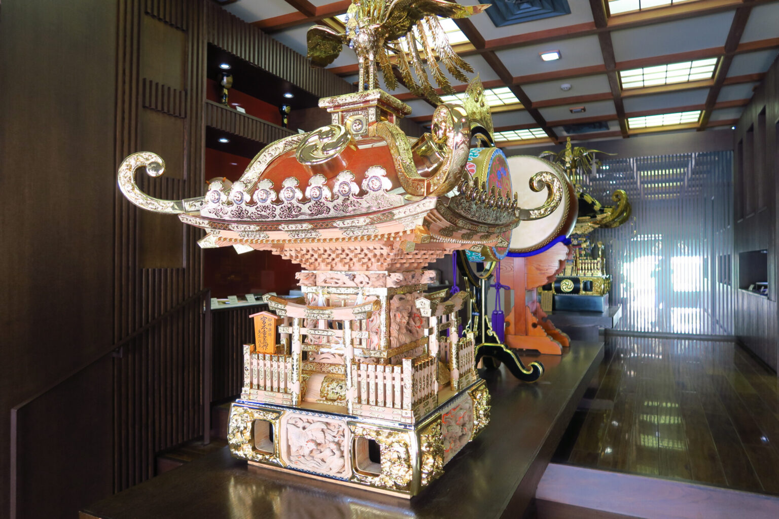 お神輿の上の鳥はなに？ – せき不動産