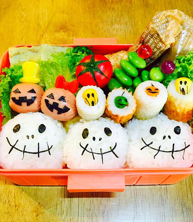 2020.10.27 ハロウィン🎃👻🎃👻おばけバー 👻焼きおにぎり弁当 この前はつくねだったけど 今日は味噌マヨ焼きおにぎりにチーズのっけのおばけバー👻 ． トースターで焼きおにぎりして チーズをのせて もう一度温かいトースターの中へ タイマーを回さず余熱で