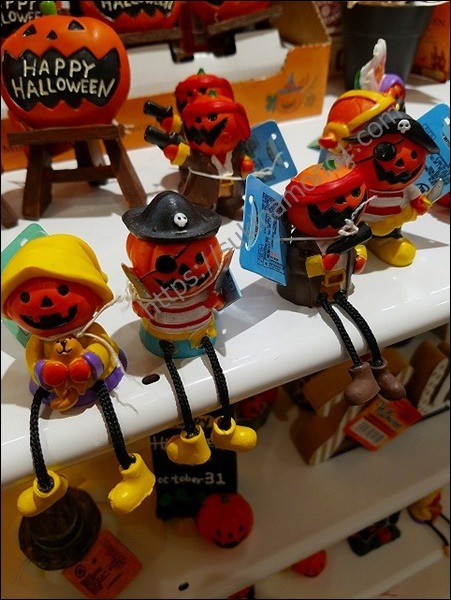 ハロウィンの飾り付けで素敵な玄関に！100均雑貨で可愛くなる！アイシングクッキーのいろは