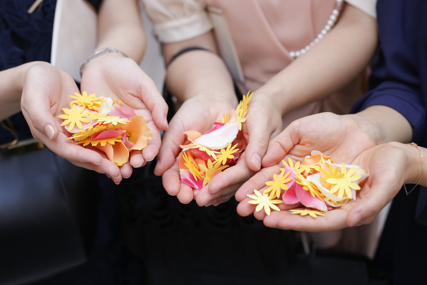 結婚式に夏らしさをプラス！ サマーウェディングのアイデアとは？ - AFFLUX 愛する人へ贈るゆびわ言葉®がついた婚約・結婚指輪