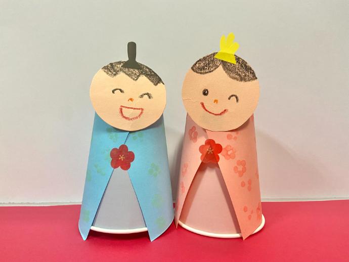 こんばんは🌝 わたこ先生です☆ . 本日は、 2・3歳児向け☆ひなまつり製作のご紹介です☆ 壁に掛けられるおひなさまを作ります🎎🌸アレンジのしやすい製作なので各年齢や発達段階に合わせて内容を足したり引いたり変えたりしながら作ってみて下さいね☺️ .材料