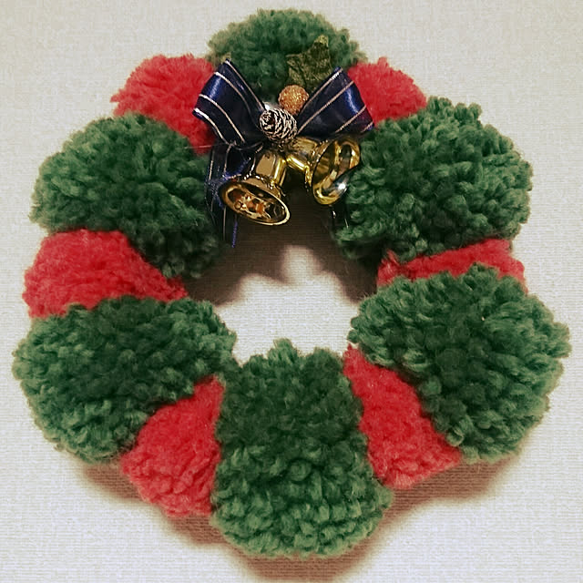 毛糸のポンポンリースを作ってみました♪たんぽぽせいかつ