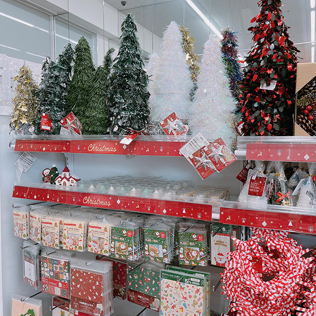 100均のクリスマスグッズでお部屋を飾ろう！ パーティーが盛り上がるアイデアShufoo!プラス