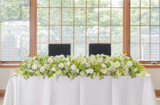 結婚式の『装花』の相場と、装花なしでもOK！節約アイディア花嫁ノート