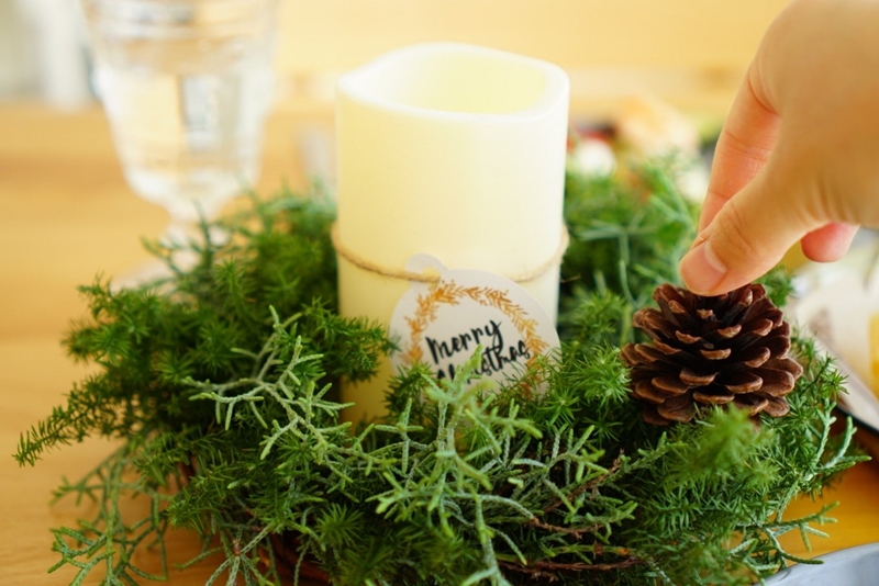 Amazon.co.jp: ピラーキャンドルリース、リアルな植物キャンドルリング、クリスマスキャンドルリングリース、卓上クリスマス センターピース、ダイニングテーブル用キャンドルリース、クリスマスのお祝いキャンドルリング。 : おもちゃ