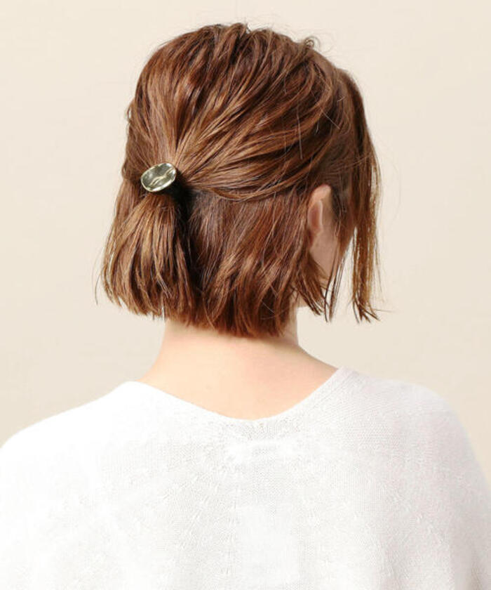 ナチュラルハーフアップ 金箔＋で大人っぽいけど華やかさも増し☆ 可愛かったし得意です🥺❤️‍🔥 ありがとうございました😘ヘアメイクヘアスタイルヘアアレンジヘアセット結婚式ヘアアレンジブライズメイドお呼ばれヘア参列ヘアダウンスタイル