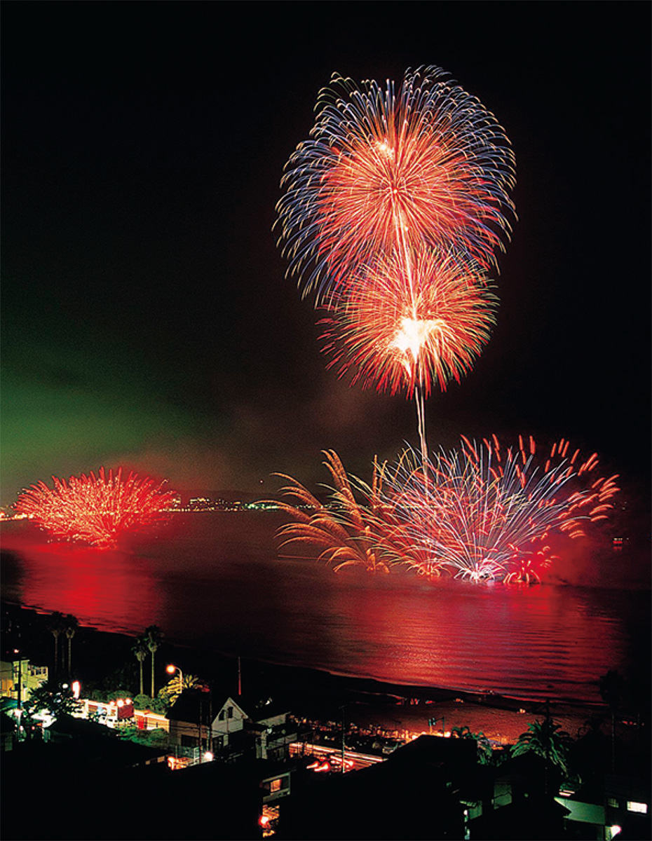 夜空焦がす３０００発 三浦海岸で花火大会話題カナロコ by 神奈川新聞