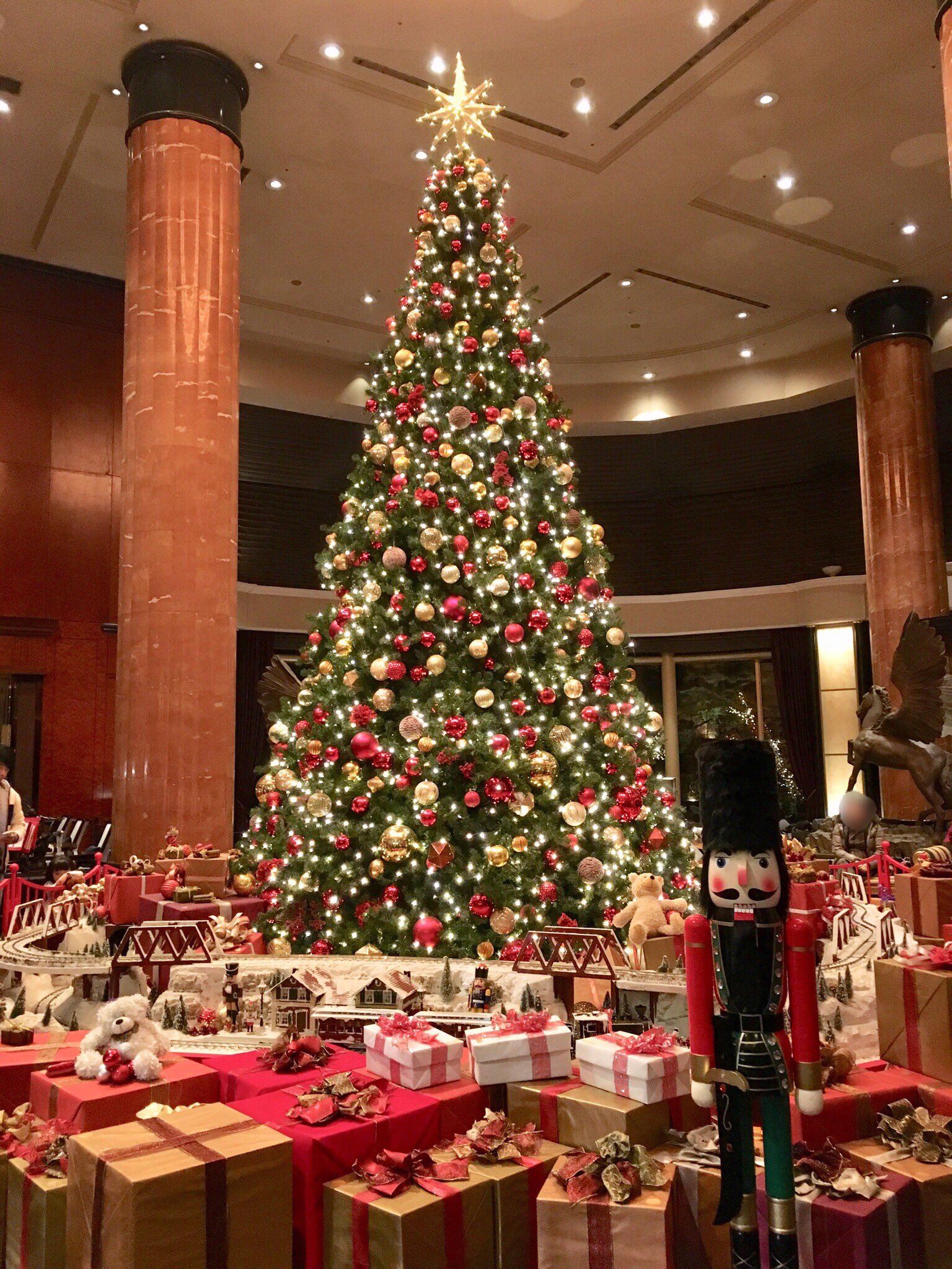 東京 丸の内 恵比寿一度は見たい！都会を彩る圧巻のクリスマスツリー！Trip.com 東京