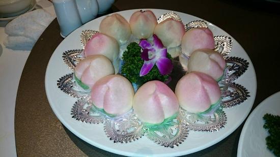 誕生日のお祝いにもも饅頭！ – bilde av Shinsenkaku Kobe - Tripadvisor