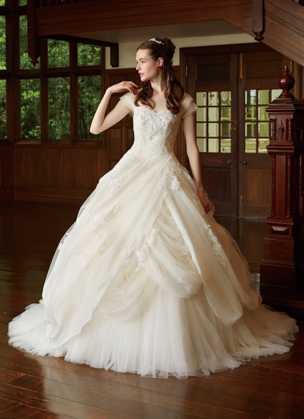 大人でも上品に着こなせる「ディズニープリンセスのウエディングドレス」が発表されたよ！ ティンカーベルやラプンツェルなど新郎とペアで着るのがオススメです☆Pouch ポーチ