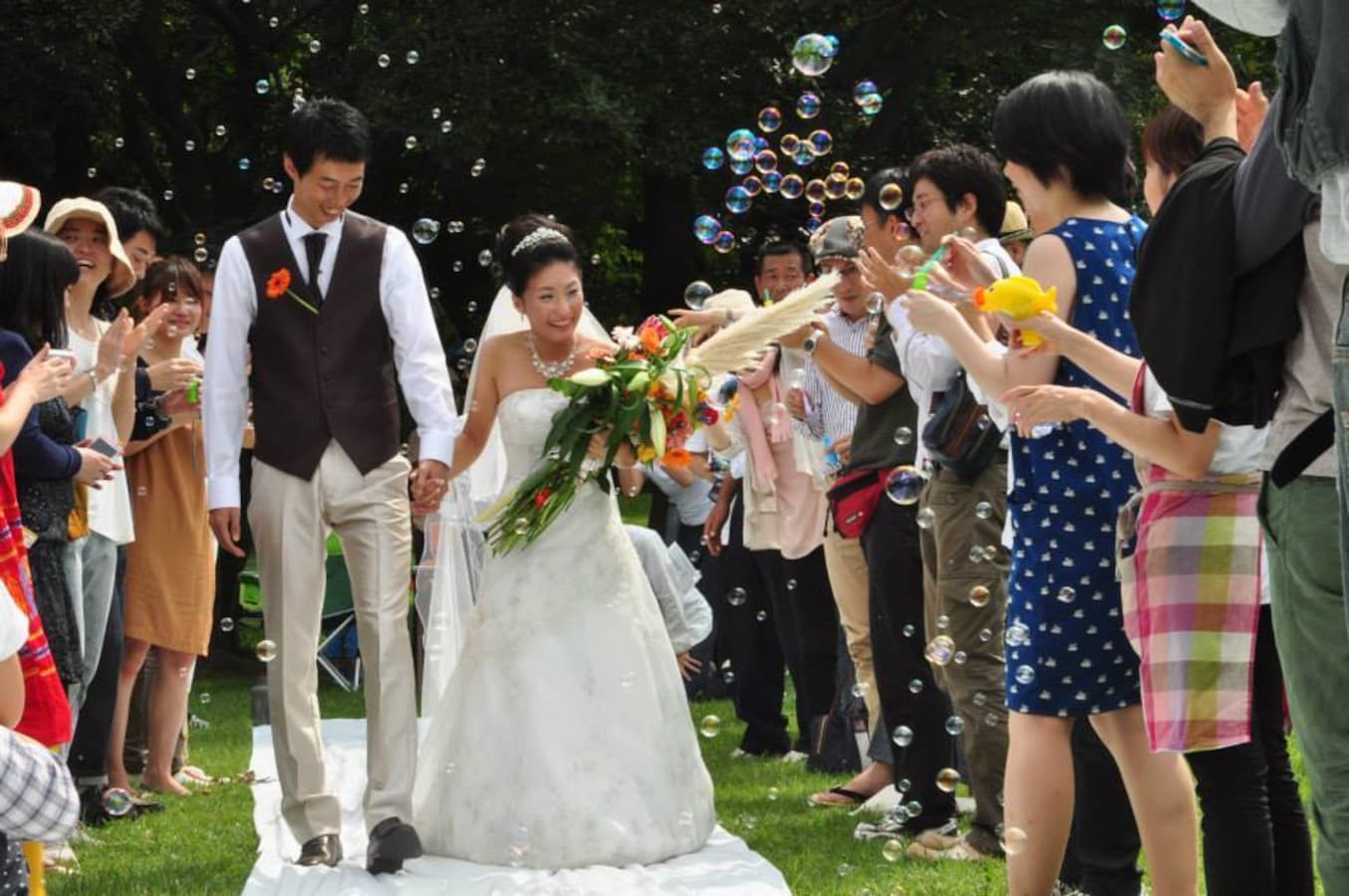 宮古島の結婚式に参列する時の服装は？当日の服装マナーやかりゆしコーデのポイントを地元プランナーがご紹介