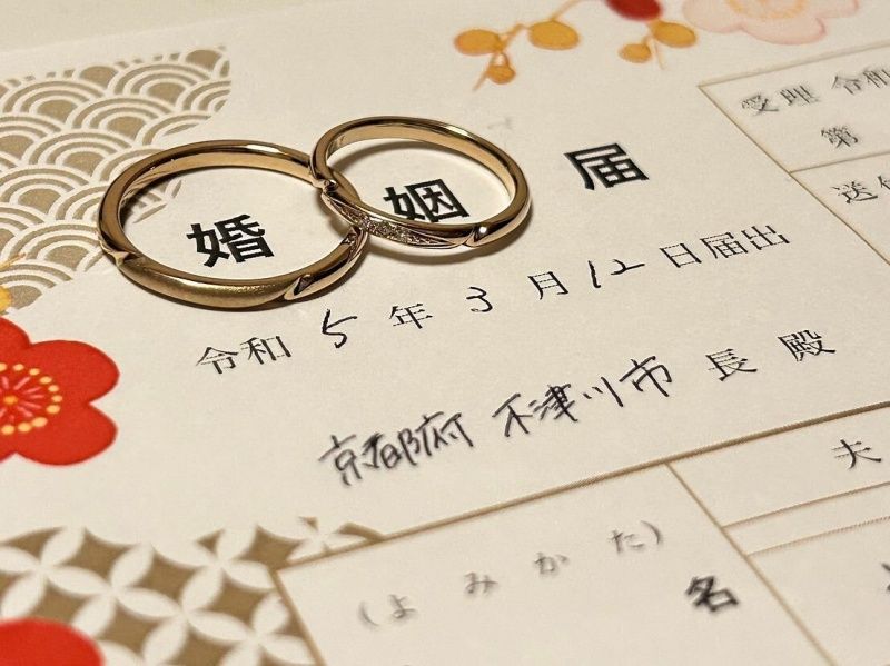 入籍記念に♡婚姻届けと指輪の写真の撮り方16選Ringraph リングラフ