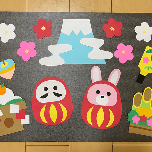 壁面飾り 1月 装飾 冬 ハンドメイド 保育室 壁面 手作り 辰 龍 富士山 お正月 壁面 2024 装飾 壁面 正月 装飾 新年 壁面飾り おしょうがつ2025 1月冬 獅子舞 だるま 巳年 鏡餅 松竹梅 南天 切り絵 とことこ♪ 通販 10782104Creema クリーマ