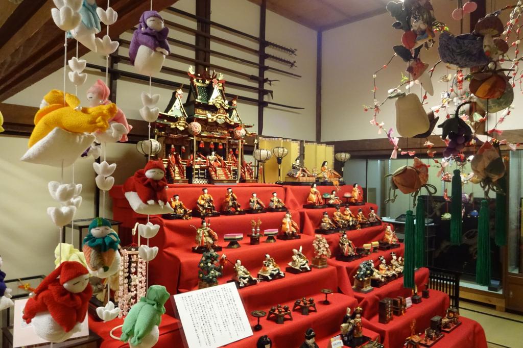 群馬県で探す！雛人形「三段五人飾り」群馬で選ぶ雛人形・五月人形・羽子板・破魔弓 田中の人形