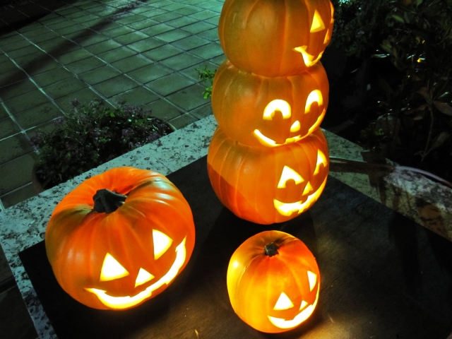 2022年のハロウィン、飾り付けはいつからいつまで？片付けやすい飾りつけアイテムを紹介。 - のびの気になるアレコレ