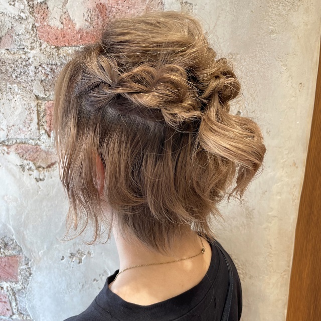 結婚式のショートヘア向けアレンジ 簡単だけどお呼ばれにぴったりの髪型は？ゼクシィ