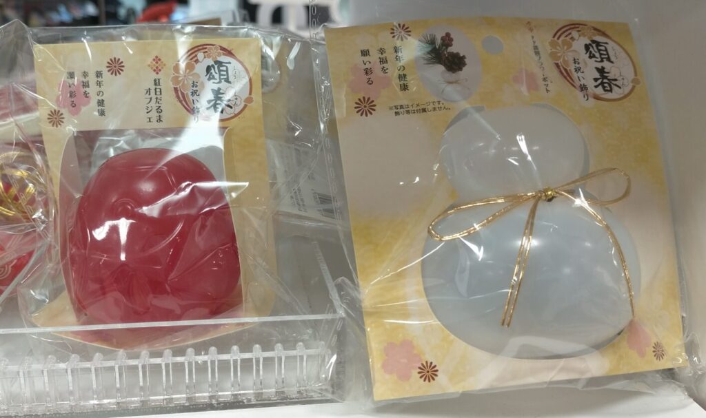 セリアのお正月グッズ2024&2025 正月飾り,お正月用品,おせちの重箱も100円で買えちゃう♪おすすめはおしゃれなリース風しめ縄♪年賀状もポチ袋も百均で決まり♪雪見日和