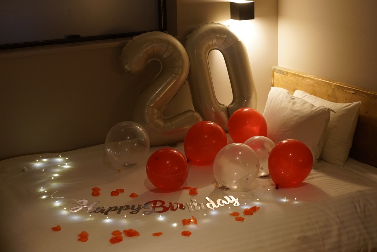 誕生日ベッド飾り付け 自宅TikTok