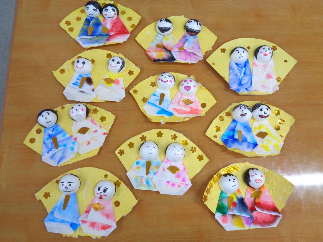 ひな人形製作 0歳児 たんぽぽ組第二椎の実子供の家