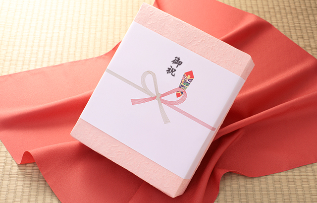 両家顔合わせの手土産でダメなものはある？選び方やマナーに縁起物も紹介PrettyOnline