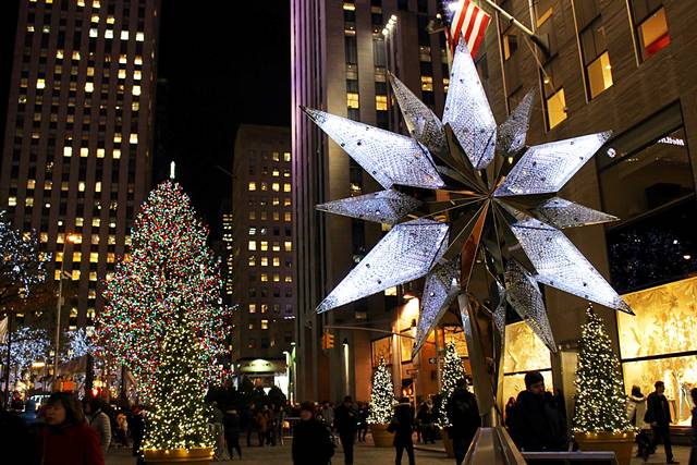 米NY、ロックフェラーセンターのクリスマスツリーが点灯 写真20枚 国際ニュース：AFPBB News