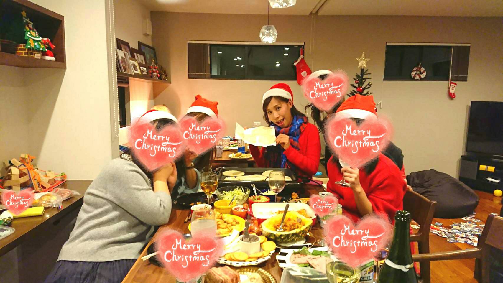 クリスマス持ち寄りパーティー🎄🎅♡ 友達達がほとんど作ってくれてパーティー♡ 全部美味しかった🥺🥺🥺🥺 私はローストビーフ担当🥩ゴチハム @gochiham の無添加ジャーキーサラダに 入れたけど歯ごたえあって噛めば噛むほど 旨みが🤤単品でおつまみやおやつにもいい