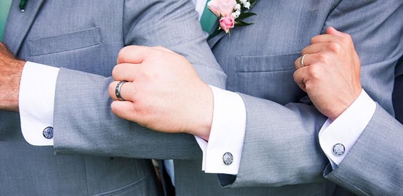 知らないと恥ずかしい 結婚式でのカフスボタンマナー！新郎新婦に祝福の意を込めて男のお洒落小物