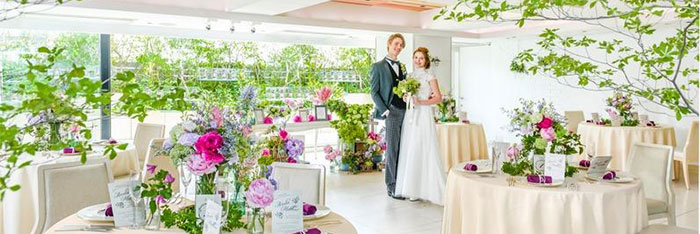 結婚式の会場装花、相場はいくら？飾る場所ごとの費用目安もご紹介結婚ラジオ結婚スタイルマガジン