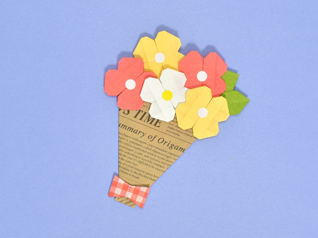 カーネーションの折り紙。簡単に子供でも花束の立体の手作り製作。保育園の子どもや小学生にもおすすめ！おりがみっこⅡ