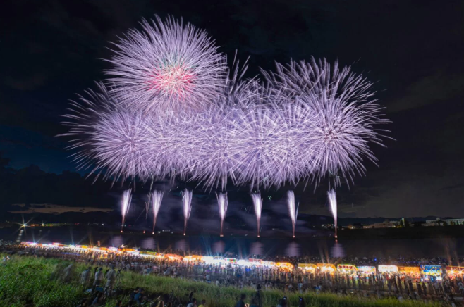 筑後川花火大会！去年の花火と今年の花火どっちのフィナーレが綺麗だった？🎇, その他のオススメスポットをまとめているアカウントはこちら→@_high_genkides , リールのオススメで回ってきたそこの君はじめまして！😁,俺のアカウントでは、福岡を中心に九州各地のグルメや景色、温泉、ホテルの魅力を毎日発信してるぜ！！✈️,