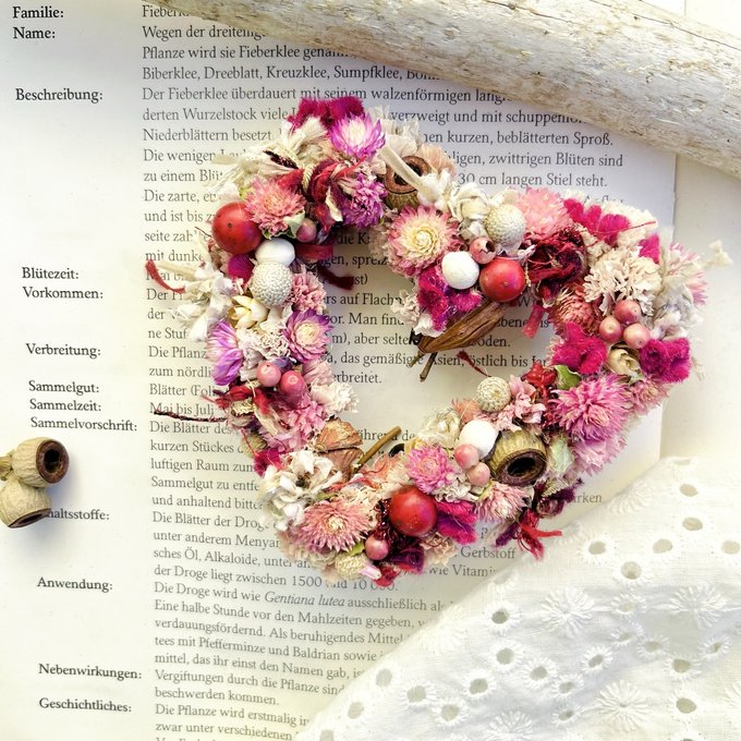 バレンタインにピンクのハートリースiichi 日々の暮らしを心地よくするハンドメイドやアンティークのマーケットプレイス