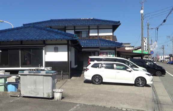 オモウマい店 みどり食堂＠鶴岡でカツ丼 - 大杉カツ丼の 月に向かって喰え