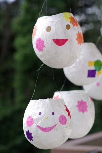 お仏壇に飾っても！インテリアとしてもオススメ！専用の紙で作る『ハスランタン』作り。誰でも楽しくお作り頂けます♪ 幸せつまみ細工はなはな -じゃらん遊び体験