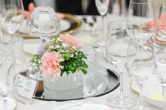 結婚式を彩る！「花」のコーディネートアイデアと費用相場まとめ