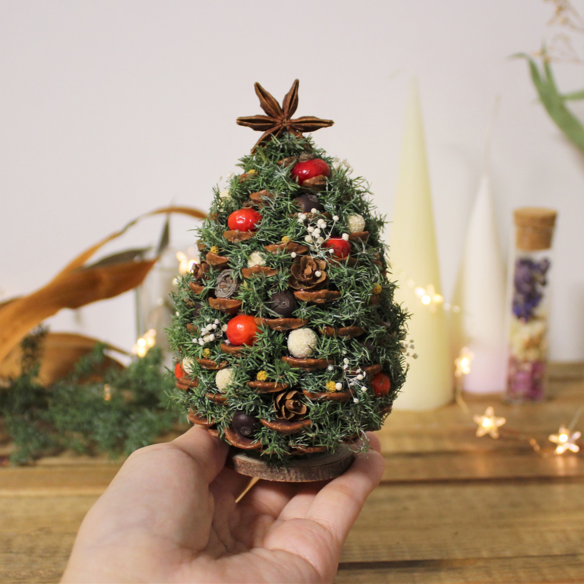 まつぼっくりを使ったクリスマスツリーの作り方