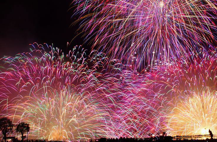 横浜 スパークリング花火 大桟橋プレミア観賞席チケット