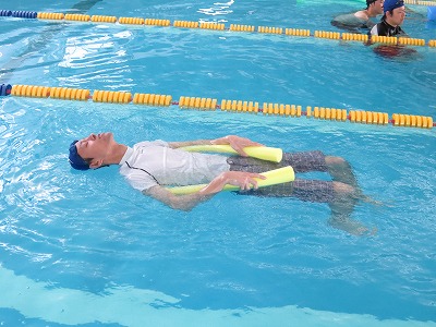 海、プールに持っていく必需品2つ。プールヌードルとマラソン用の細いウエストバッグtalblo タルブロ 良いもの+ひとりごと