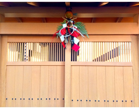 楽天市場お正月早割 5%OFFクーポン配布中特典あり 飯田水引 お正月飾り しめ縄 ハレとケ 日本製 水引飾り 玄関飾り しめ縄飾りしめ飾り リース 縁起物 お正月 迎春 年賀 年末年始 玄関 マンション 室内 外 ドア 扉 車 和モダン 引っ掛け 小さめ NMH-367&NE