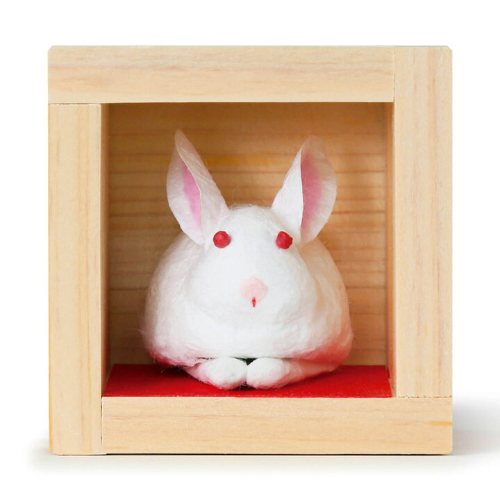 2023年干支卯年 うさぎ年 の年賀状素材・正月飾り鏡餅の上にのったかわいいウサギさん三匹イラスト 透過PNG無料の年賀状素材TemplateBox