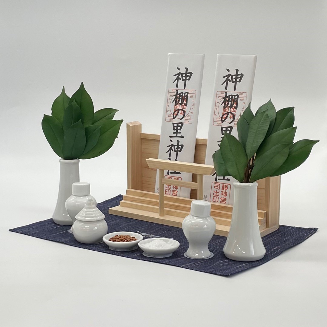 神具などお供え物はどう飾る？神棚の祀り方 配置 を画像で解説お仏壇のはせがわ 公式