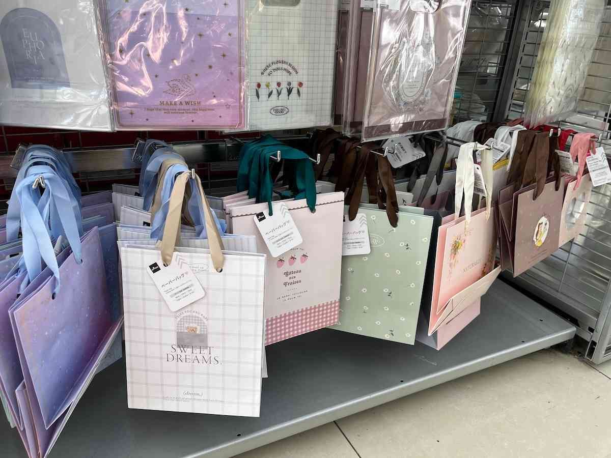 これ全部100円！ ダイソー 大人気“ラテクマ”シリーズのサンリオラッピング袋が可愛すぎる〜♡HAPPY CRUISE ハッピークルーズ