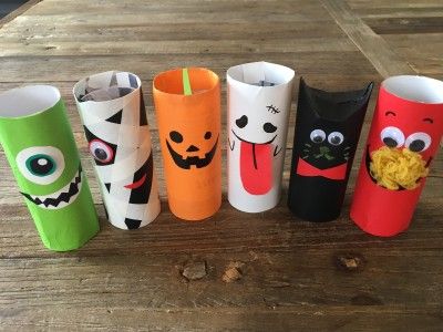 デイサービス南南西の風10月22日、今日もハロウィン🎃の新しい作品が続々完成しました😊👍 トイレットペーパーの芯を毛糸で巻き巻きしてお化け👻が誕生‼️次に折り紙を巻き巻きして、お化けのお城が誕生しましたー🏰‼️ 更にゲームに使う為のハロウィン🎃の絵を皆さん