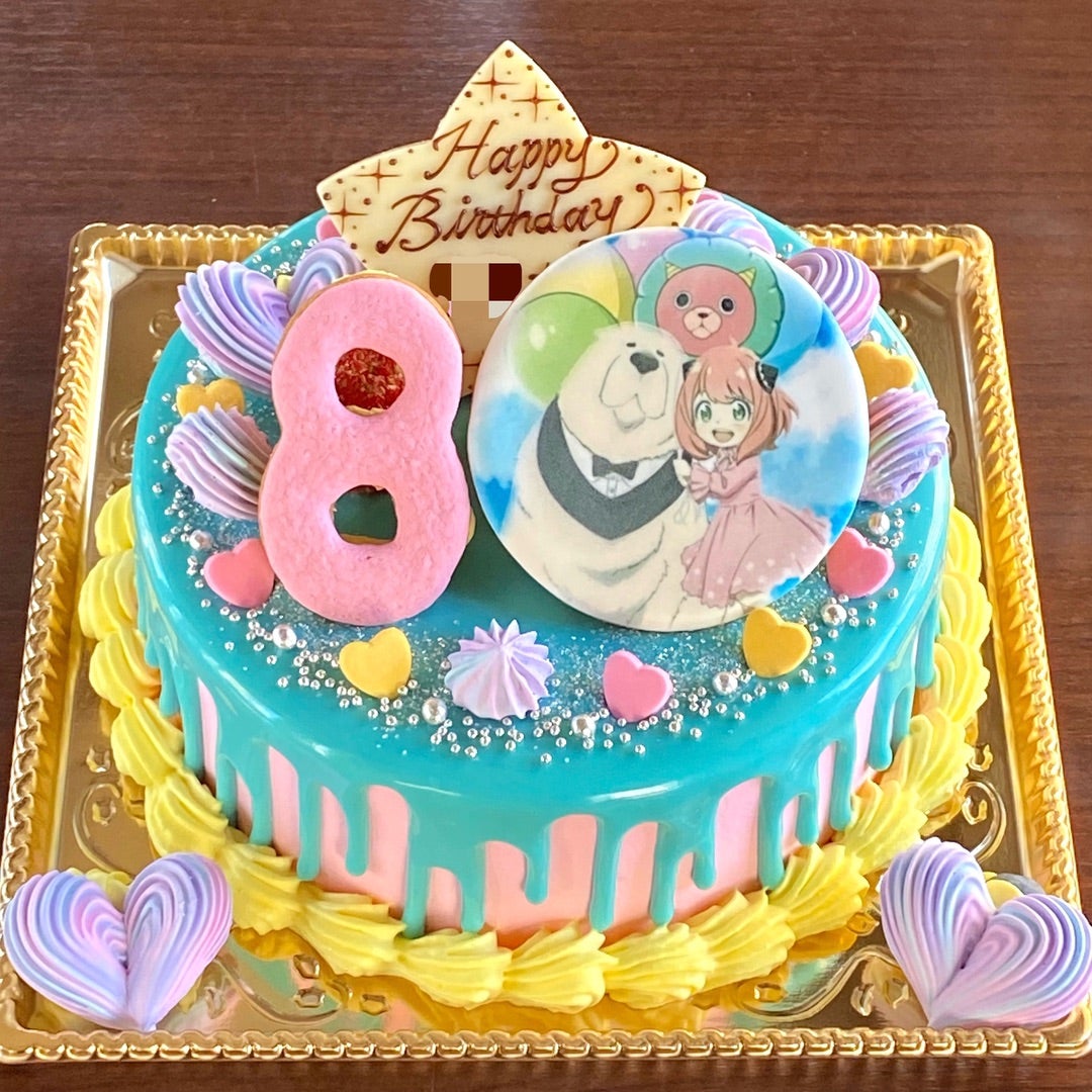 本日ご紹介しますデコレーションケーキは🎂 また新シーズンが始まりました スパイファミリーのアーニャと犬のボンドです❗️舞台化もされた人気漫画ですね。 大事なお子さんの誕生日に ガレットのデコレーションケーキで お祝いしませんか？ 今日も10:00〜19:00まで営業